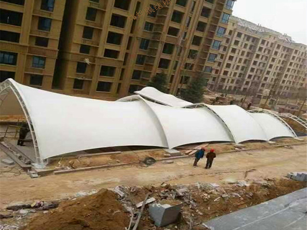 潍坊小区停车场口